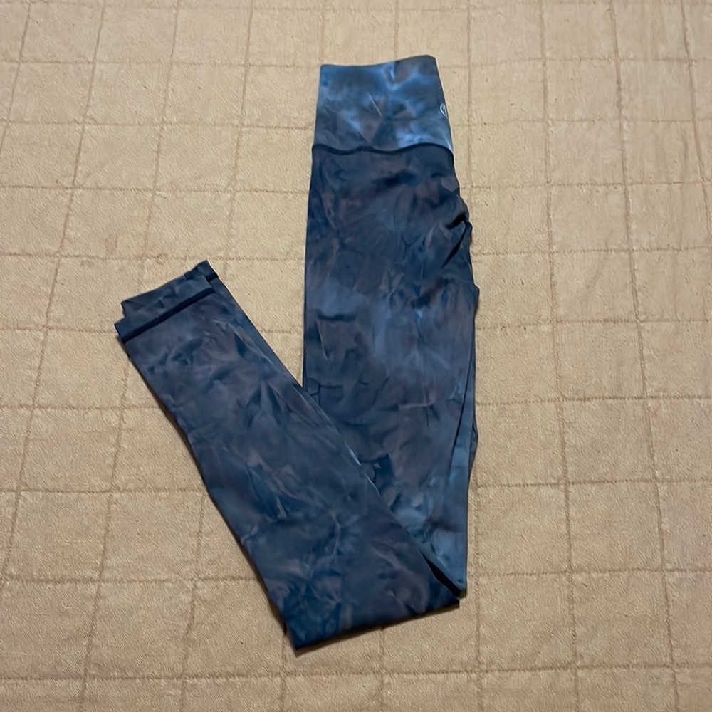 TYC BLACK TIE-DYE SCRUNCH BOOTY LEGGINGS